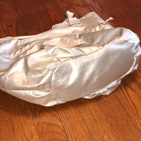 🦋 pick 5/$25!  Large gold tote, minimal wear - Picture 3 of 6